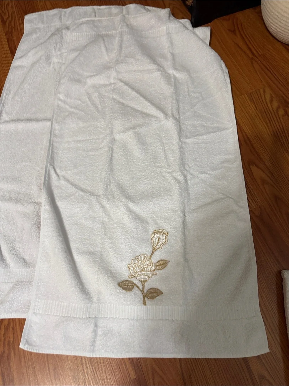 Consuela White Bath Towel Set with Gold Rose Embroidery